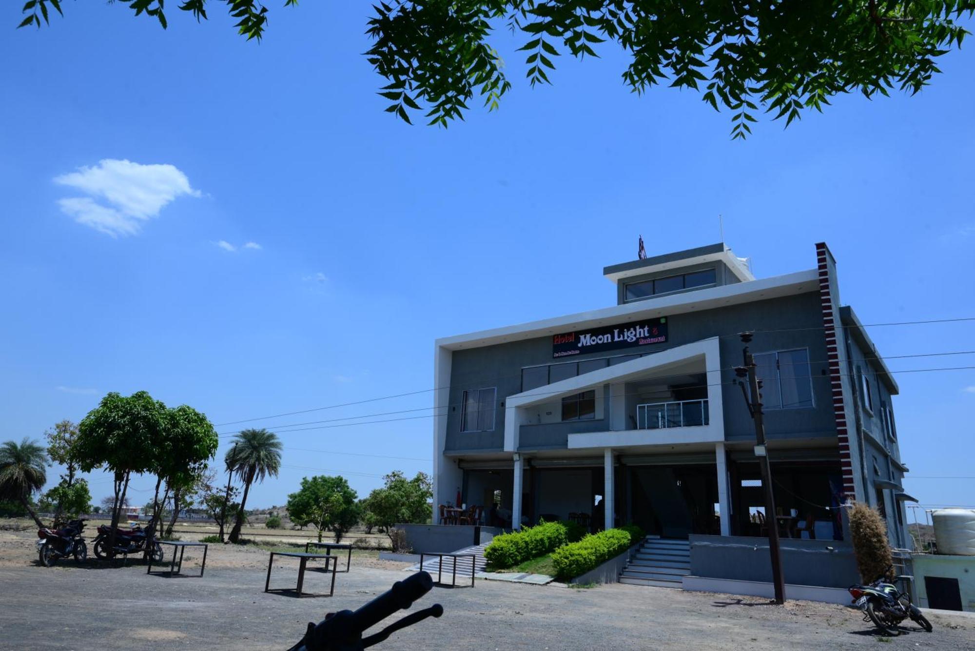 Hotel Moonlight & Restaurant Sehore 外观 照片